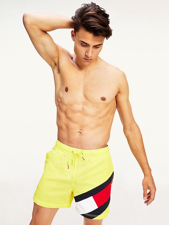 Tommy Hilfiger Flag Drawstring Mid Length Slim Fit Swim Bademode Herren Gelb | AT598FAXJ